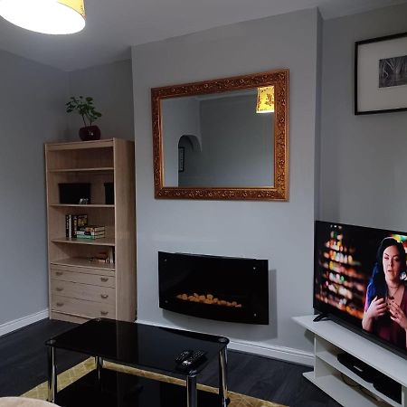 Pearson House - Huku Kwetu 3 Bedroom End Of Terrance House - Family And Business Group Self Catering Accommodation -Huku Kwetu Nottingham Bagian luar foto