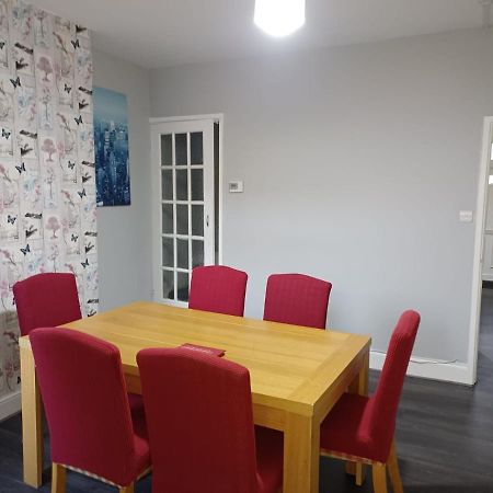 Pearson House - Huku Kwetu 3 Bedroom End Of Terrance House - Family And Business Group Self Catering Accommodation -Huku Kwetu Nottingham Bagian luar foto