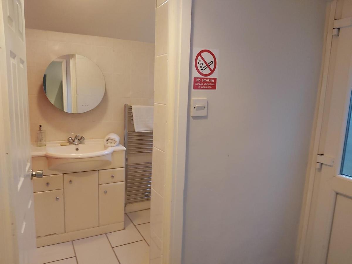 Pearson House - Huku Kwetu 3 Bedroom End Of Terrance House - Family And Business Group Self Catering Accommodation -Huku Kwetu Nottingham Bagian luar foto