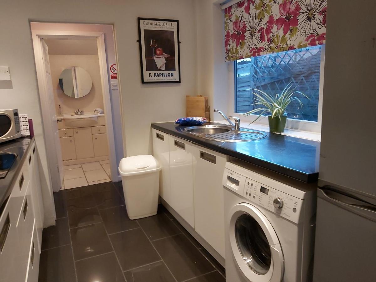 Pearson House - Huku Kwetu 3 Bedroom End Of Terrance House - Family And Business Group Self Catering Accommodation -Huku Kwetu Nottingham Bagian luar foto