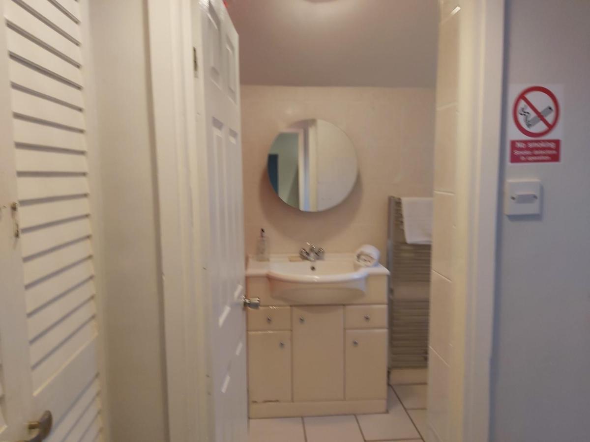 Pearson House - Huku Kwetu 3 Bedroom End Of Terrance House - Family And Business Group Self Catering Accommodation -Huku Kwetu Nottingham Bagian luar foto