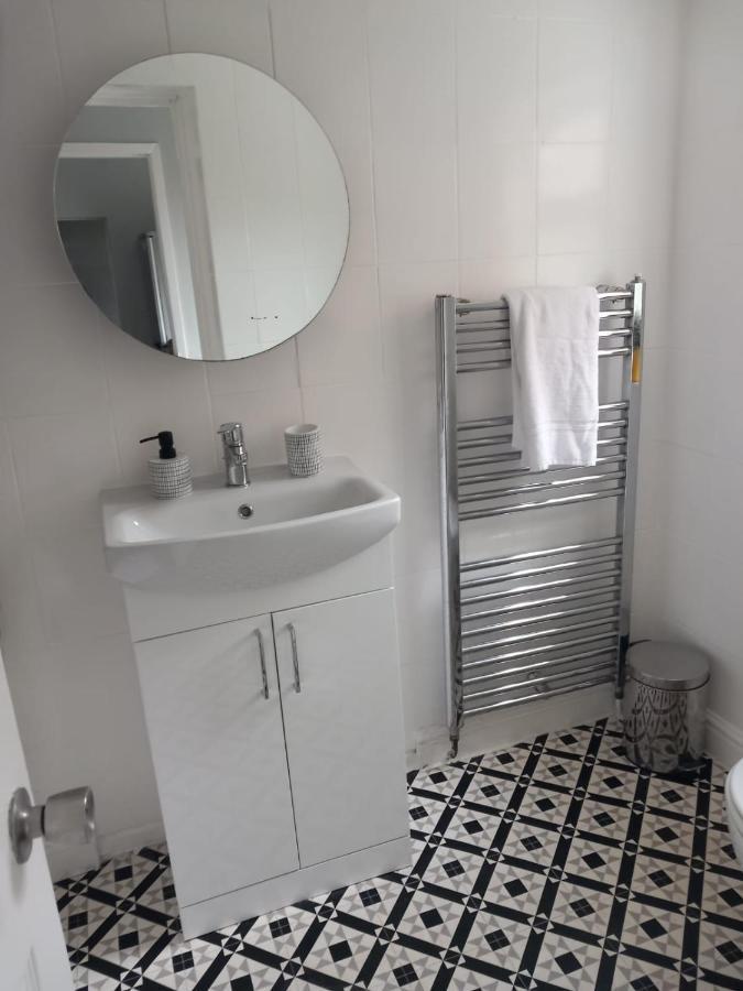 Pearson House - Huku Kwetu 3 Bedroom End Of Terrance House - Family And Business Group Self Catering Accommodation -Huku Kwetu Nottingham Bagian luar foto