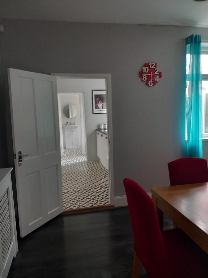 Pearson House - Huku Kwetu 3 Bedroom End Of Terrance House - Family And Business Group Self Catering Accommodation -Huku Kwetu Nottingham Bagian luar foto