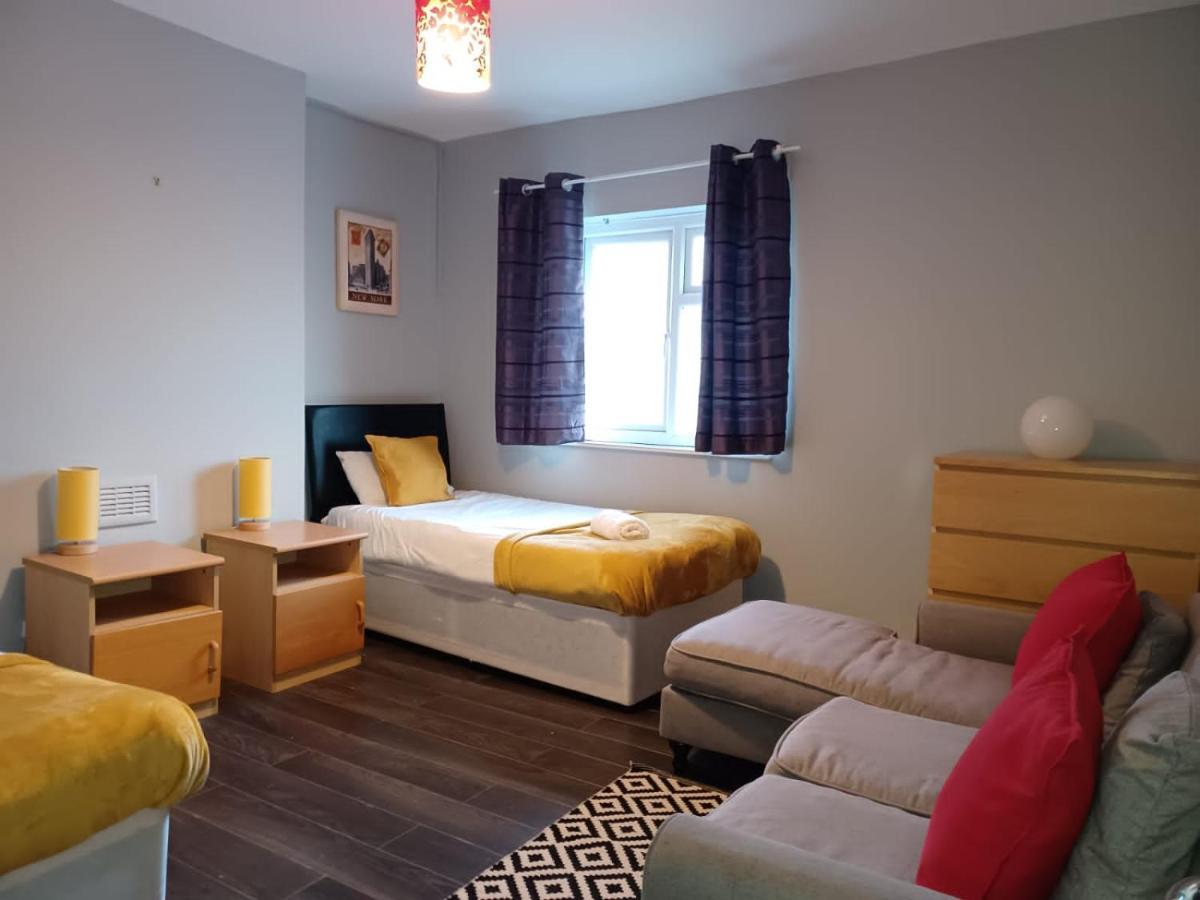Pearson House - Huku Kwetu 3 Bedroom End Of Terrance House - Family And Business Group Self Catering Accommodation -Huku Kwetu Nottingham Bagian luar foto